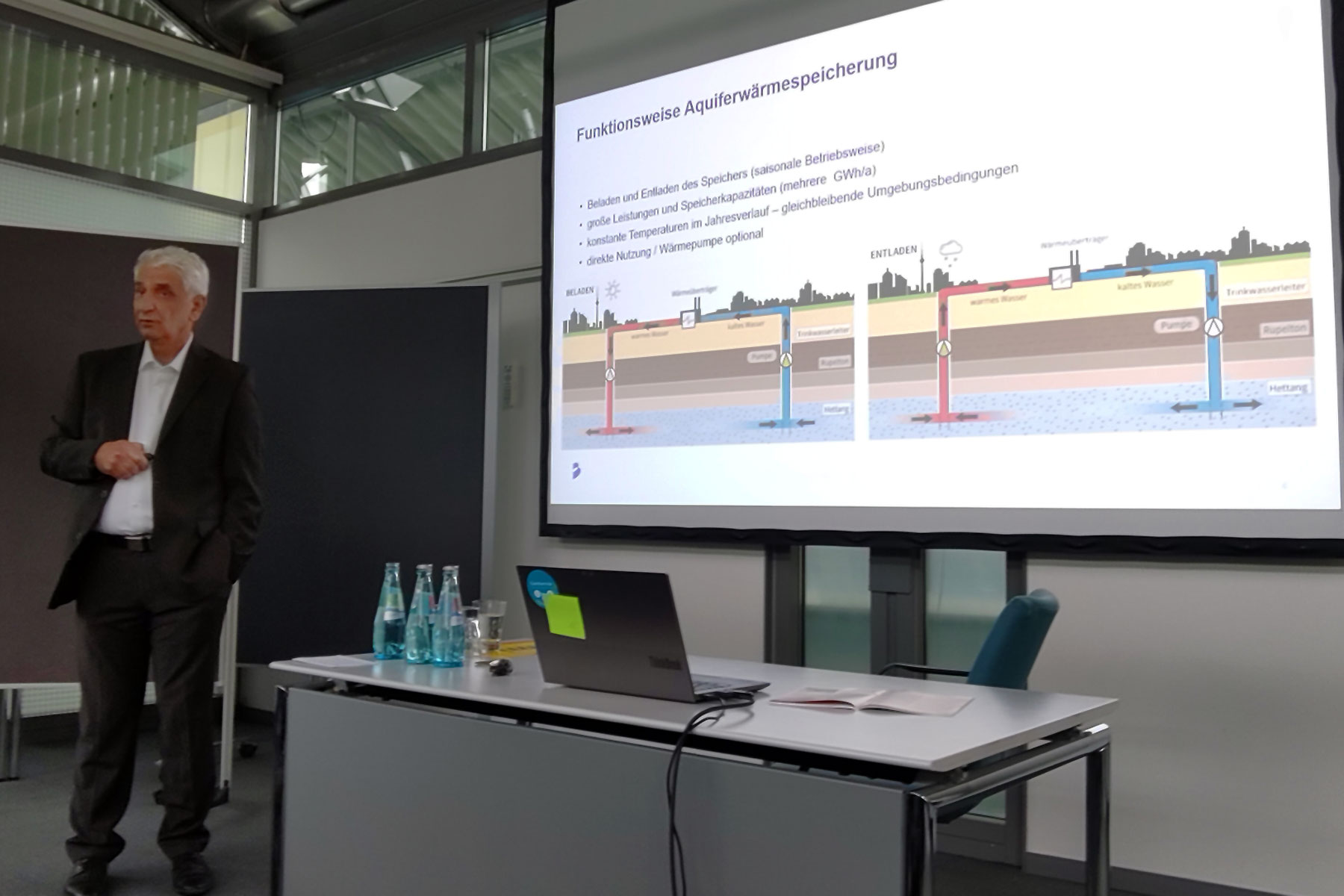 Dr.-Ing. Ali Saadat, Projektleiter Strategisches Asset Management beim Berliner Fernwärmeversorger BTB Energie GmbH erläutert das Projekt Reallabor GeoSpeicherBerlin. Bild: media2business GmbH