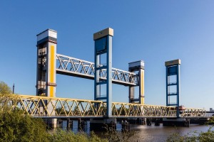 Bundesbau-Pilotprojekt iPAK5: Grundsanierung der 1972 erbauten Kattwykbrücke, einer Hubbrücke über die Süderelbe in Hamburg, inklusive Austausch der Hubtechnik und Erneuerung der EMSR mit Anbindung an den neuen Steuerstand Bild: Lina Nguyen Fotografie