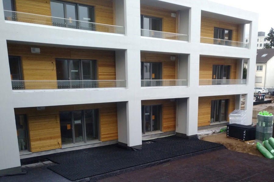 Im neuen Wohnquartier Karlsruhe-Knielingen entstanden vier komfortable Mehrfamilienhäuser und 12 Doppelhaushälften. Quelle: Algabro Projektgesellschaft