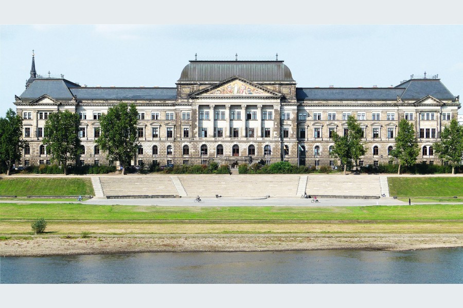 Das Finanzministerium in Dresden wird aktuell mit 1.600 m² Kühlflächen ausgestattet. Bild: ArgillaTherm 