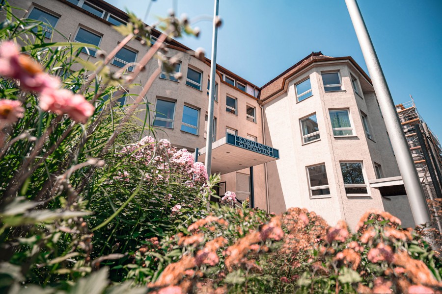Das Karolinen-Gymnasium in Rosenheim erhält eine Lüftungsanlage. Bild: Wolf GmbH