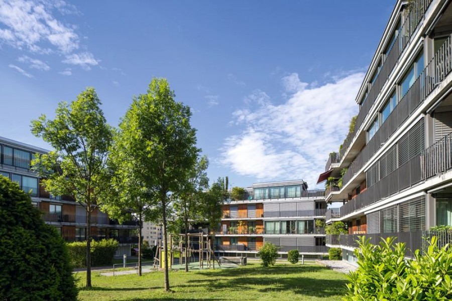 In der Wohnanlage Steinacker in Zürich-Witikon wurden die Treppenhäuser mit Connected Lighting ausgerüstet. Bild: Steinel