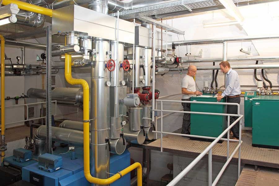 Ein Blockheizkraftwerk erzeugt lokal Wärme und Strom. Foto: KEA-BW / triolog