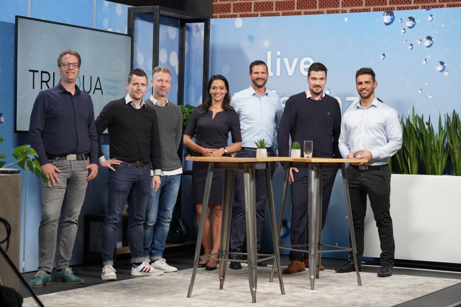 Die Auftakt-Crew (von links) diskutierte fleißig beim offiziellen Launch der Website: Carsten Freitag, Geschäftsführer MFG Mehrwert für Gebäudetechnik GmbH, Mathias Brandes, Projektleiter Kriener & Trübner GmbH, Jürgen Lehmann, Geschäftsführer CAD-Agentur Lehmann, Moderation Yvonne de Bark, Thorsten Peinelt, Business Development Georg Fischer GmbH, André Kelnhofer, Geschäftsführer ENTEGA Gebäudetechnik GmbH & Co. KG und Thomas Rybka, Geschäftsführer Lautblick GbR. Quelle: GF Piping Systems