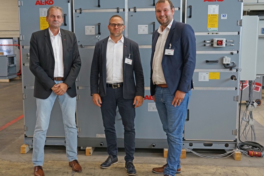 drexel-und-weiss-AL-KO-Air-Technology.jpg: v.l.n.r.: Günther Wutzl, VP Sales International AL-KO Air Technology - Marco Specht, Leiter Schweiz, drexel und weiss – Benjamin Berkmann, Leiter Kundenservice, drexel und weiss. Quelle: AL-KO THERM GMBH