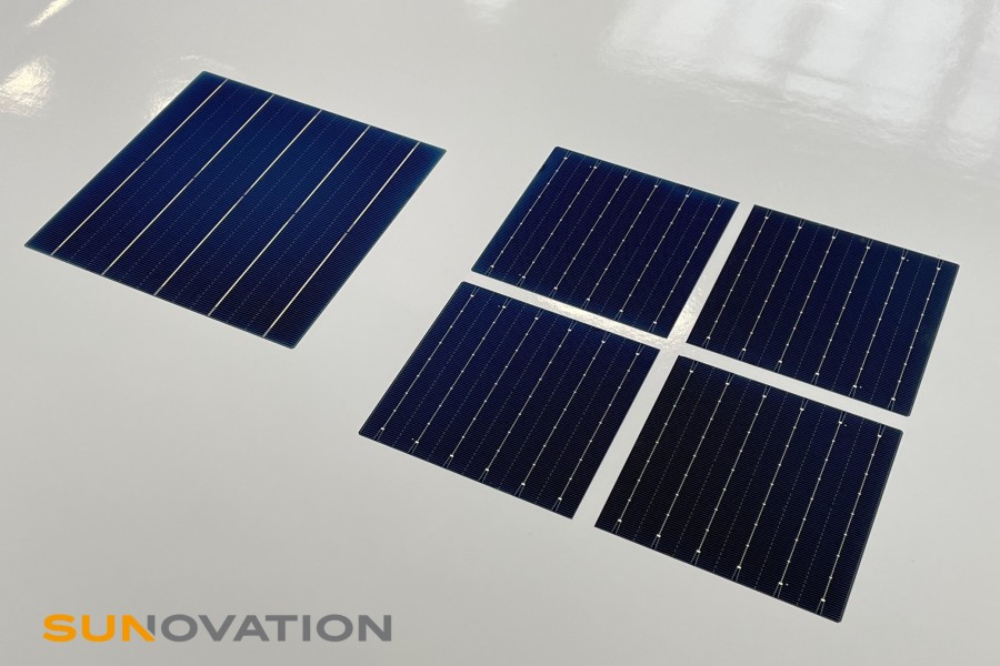Photovoltaikzellen: G1-Zelle und vier quadratische Viertelzellen aus einer G12-Zelle (NCT/4) – Mehr Flexibilität und höhere Leistung in der gebäudeintegrierten Photovoltaik – Quelle: Sunovation