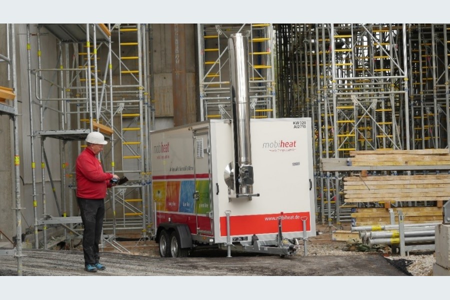 Eine mobile Heizzentrale wie hier von mobiheat überbrückt schnell und zuverlässig jede Sanierung und gehört dabei zu den förderfähigen Umfeldmaßnahmen im Rahmen des BEG. Bild: mobiheat GmbH