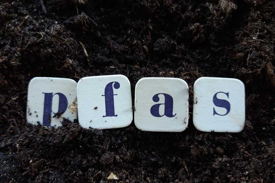 Die sogenannten Ewigkeitschemikalien aus der PFAS-Gruppe (Per- und Polyfluoralkylsubstanzen) werden verboten. Quelle: stock.adobe.com/Chris Anton