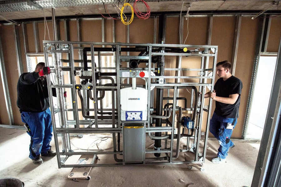 Geberit Quattro führt die für Installationsschächte und -wände benötigten Komponenten zu einem geprüften Komplettsystem zusammen. Dabei werden alle baurechtlichen Anforderungen an Brandschutz, Schallschutz, Feuchteschutz und Statik erfüllt. Bild: Geberit