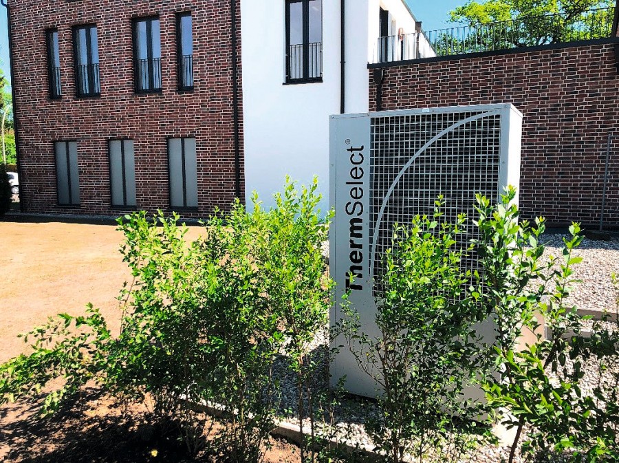 Der Innenanschluss von Thermselect nimmt wenig Platz in Anspruch. Falls überhaupt erforderlich, ist ein kleiner Wasserspeicher vorzusehen. Bild: SmartHeat 