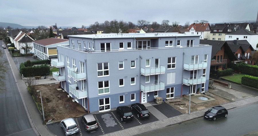 Ein Neubau mit 13 Wohnungen wird effizient und umweltfreundlich mit einer Kombination aus Wärmepumpe und Wohnungsstation mit Wärme versorgt. Bild: Stiebel Eltron