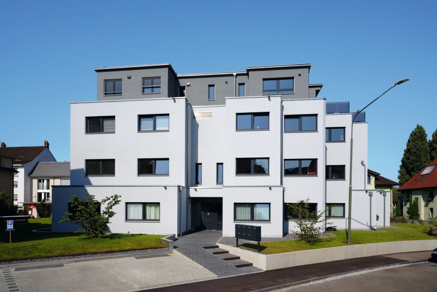 Auch das ist ein Fertighaus: Mehrfamilienhaus von Weberhaus mit smarter Basisausstattung Bild: Weberhaus 
