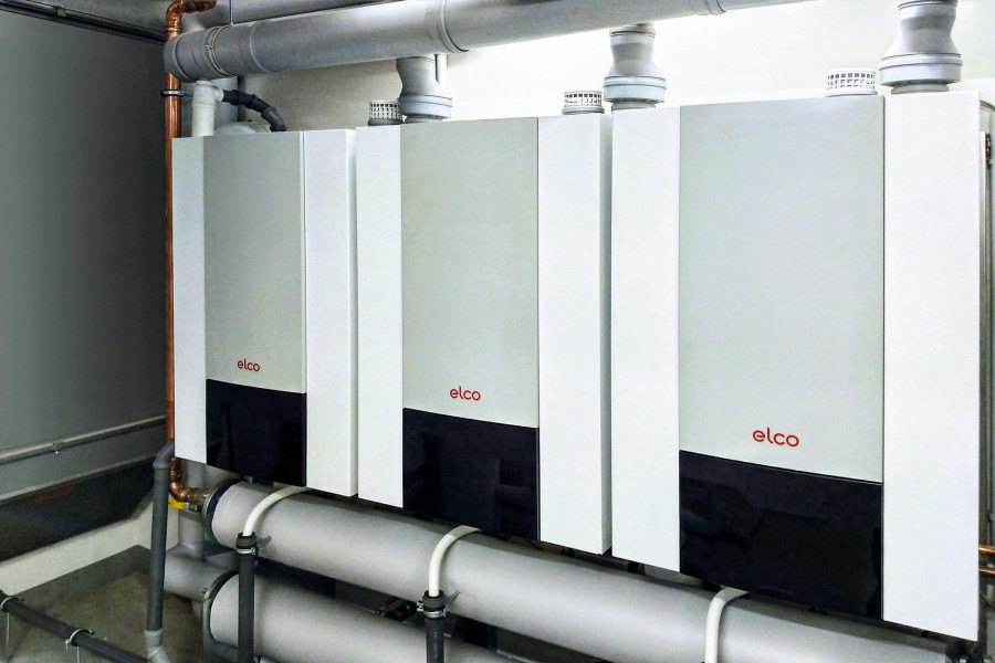 Im Funkhaus wurden die drei Heizkessel THISION L EVO 100 platzsparend in Reihe an der Wand angebracht, wobei immer nur ein Kessel unter Volllast betrieben wird. Bild: HIT RADIO FFH 