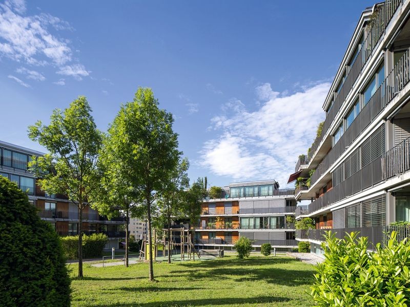 In der Wohnanlage Steinacker in Zürich-Witikon wurden die Treppenhäuser mit Connected Lighting ausgerüstet. Bild: Steinel