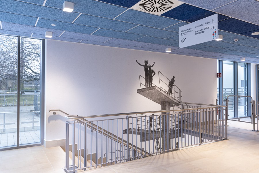 Historisches Foto des Sprungturms eines Braunschweiger Freibades an der Treppe. Bild: Christian Bierwagen