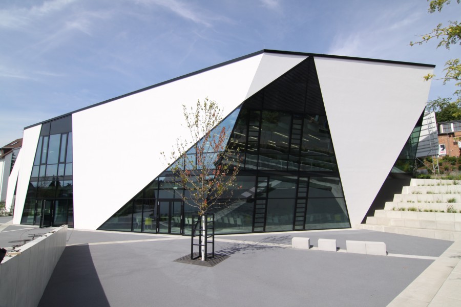 Das BTA-Lüftungssystem von Kiefer Klimatechnik versorgt die Unterrichtsräume des Grimmelshausen-Gymnasiums in Gelnhausen mit hygienisch frischer Außenluft. Quelle: Kiefer Klimatechnik