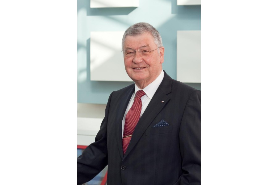 Für sein Lebenswerk erhielt Manfred Roth den erstmals verliehenen BVF-Award. Bild: Bundesverband Flächenheizungen und Flächenkühlungen e. V., Hagen