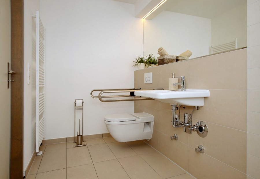 Barrierefreies Badezimmer (Foto: Jörg Lantelme/stock.adobe.com)
