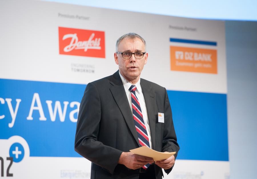 Ole Møller-Jensen ehrte in seiner Laudatio zum Energy Efficiency Award das Unternehmen Lidl. Foto: Danfoss