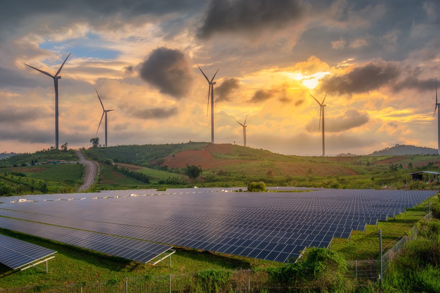 Die Nutzung erneuerbarer Energien liegt von nun an im überragenden öffentlichen Interesse und dient der öffentlichen Sicherheit. Quelle: stock.adobe.com/tope007