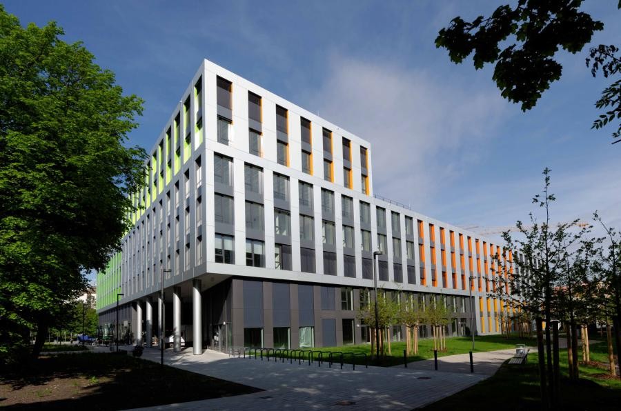 Projekt Smarthouse: 15.000 m2 Thermoaktive Decken zum Kühlen und Heizen mit integrierten Akustikabsorber - Außenansicht