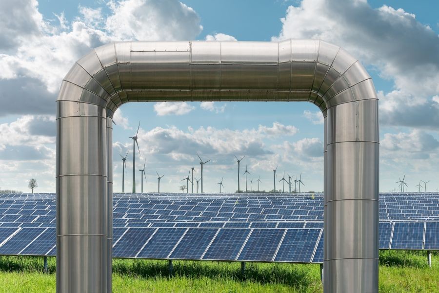 Nah- oder Fernwärme mit Strom aus erneuerbaren Energien - Bild: stock.adobe.com/Gerd
