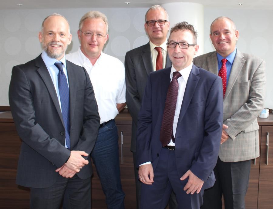 (v. l. n. r.): Alexander Dehnelt, Diehl Metall Stiftung & Co. KG, Röthenbach (GMS-Vorstandsvorsitzender); Christian Bruse, Bruse GmbH & Co. KG, Attendorn (stellv. GMS-Vorstandsvorsitzender); Peter Diekmann, KME Brass Germany GmbH, Berlin; Jürgen Christian Schütz, BEULCO GmbH & Co. KG, Attendorn; Hilbert Wann, Geschäftsführer GMS e.V., Düsseldorf - Quelle: GMS e. V.
