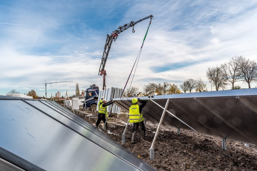 Eine mögliche Technologie, um von Erdgas unabhängig zu werden: Die im Jahr 2020 errichtete solarthermische Großanlage in Ludwigsburg/Kornwestheim. Foto: Guido Bröer