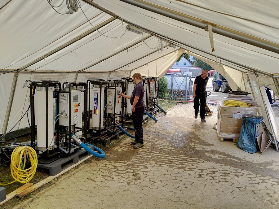 Die Wasseraufbereitungsanlagen von Kärcher Futuretech im Fluthilfe-Einsatz in Ahrweiler. - Quelle: Kärcher