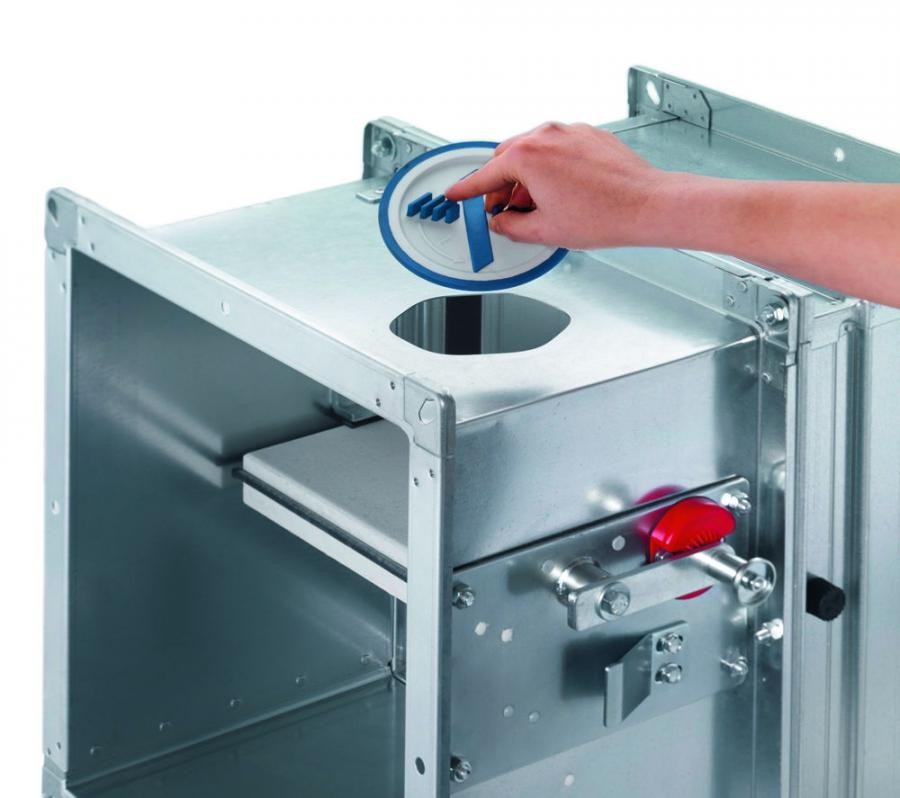 Die konstruktiv optimierte Brandschutzklappe FK-EU verfügt über einen Inspektionsdeckel für Einhandbedienung zur vereinfachten Inspektion.