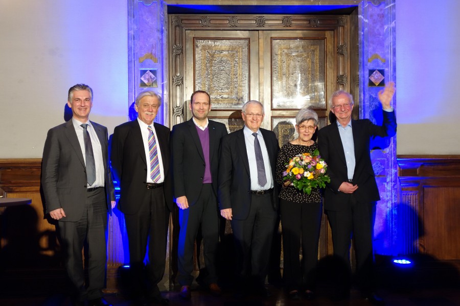 V.l.n.r.: Xavier Feys (DAIKIN Europe N.V.), Norbert Schmelzle (ehemaliger Vorgesetzter von Herrn Rolles, seinerzeit Vorstand der GEA AG), Gunther Gamst (Geschäftsführer DAIKIN Germany), Frans Hoorelbeke (Chairman DAIKIN Europe N.V.) verabschieden Werner Rolles (rechts) und seine Frau Ellen.
