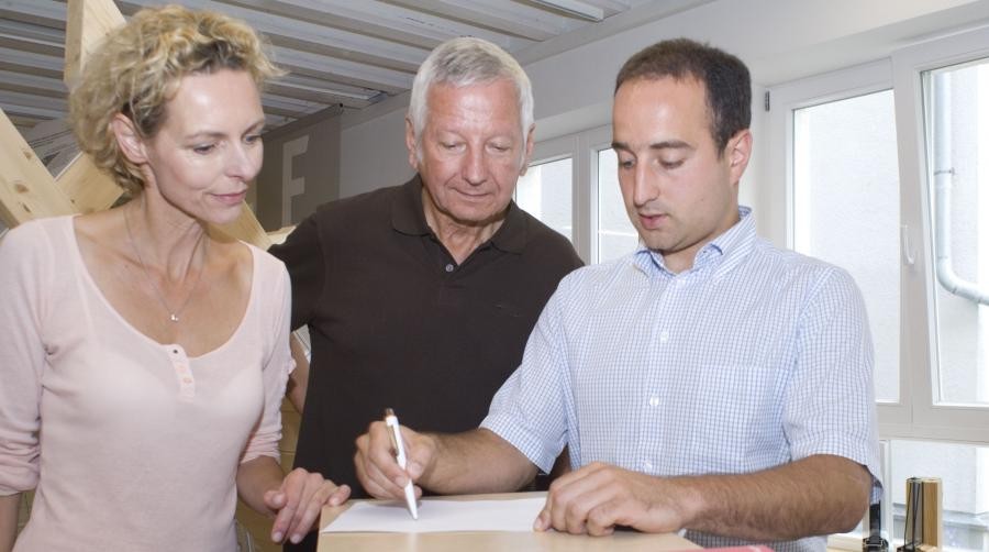 Die EnEV 2014 setzt neue Maßstäbe auch für Altbauten. Bei einer Sanierung lohnt sich eine professionelle Beratung durch einen Energieberater. Bild: Zukunft Altbau